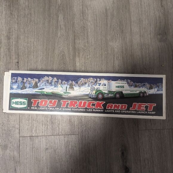 BNIB! 2010 Hess Toy Truck & Jet Set Collectible - Picture 2 of 4